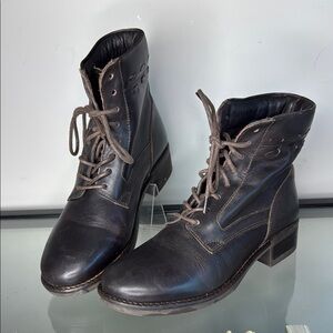 L.L. Bean Women’s Leather Ankle Boots 6 1/2 EUC